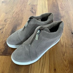 Blondo women’s suede waterproof wedge bootie